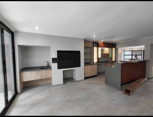 5 BEDROOM FREESTANDING FOR SALE IN BENDOR
